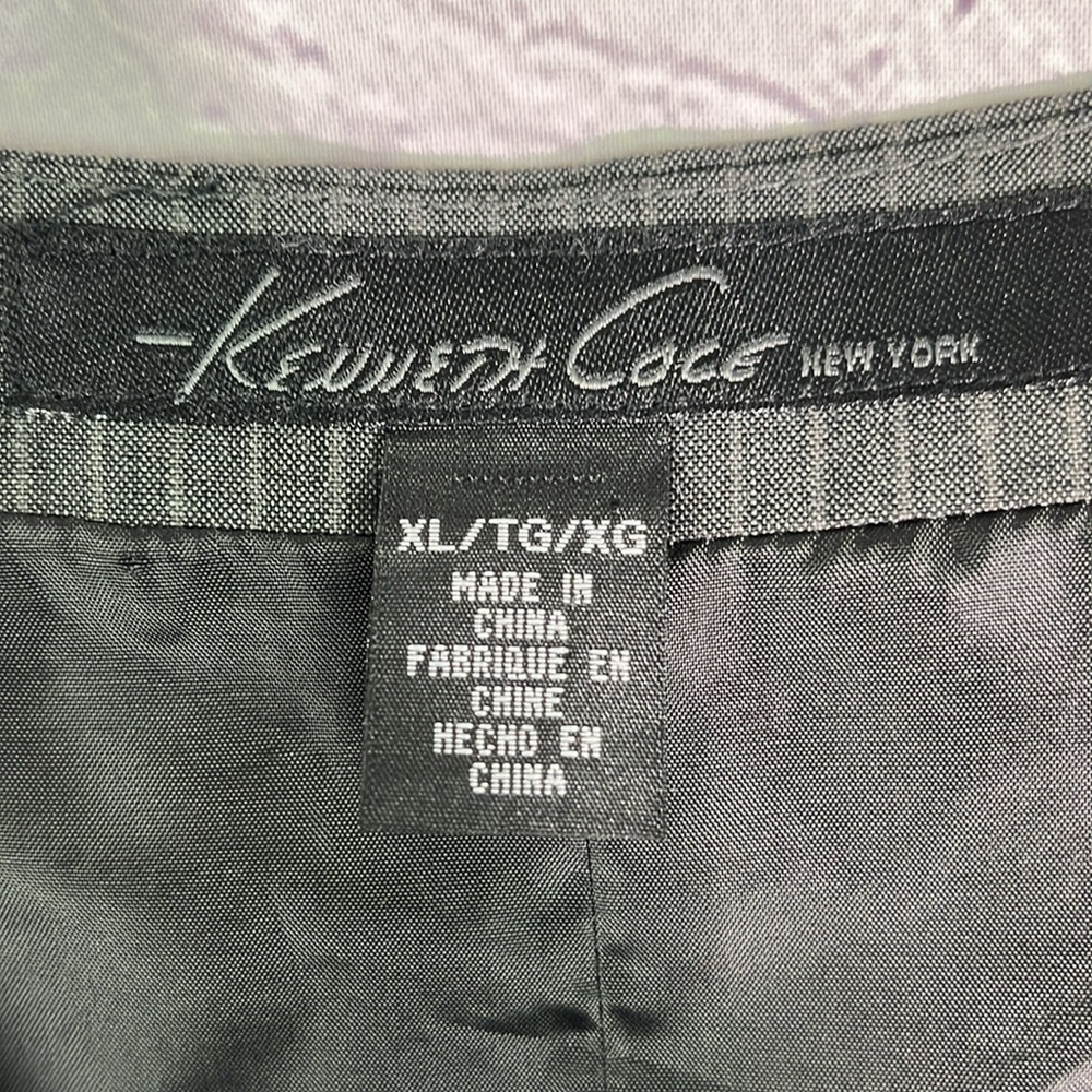 Kenneth Cole New York Men's Striped Dark Gray Vest. Size: XL - Picture 9 of 12